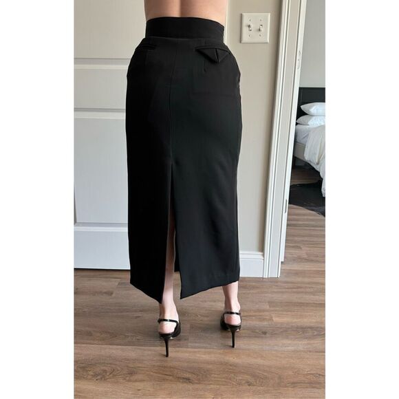 Elegant Black Midi Skirt - Picture 3 of 4